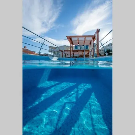 Vila Cerjan - *