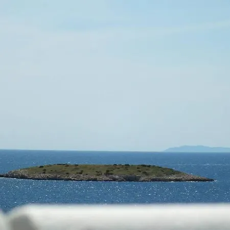 Villa Cerjan - *